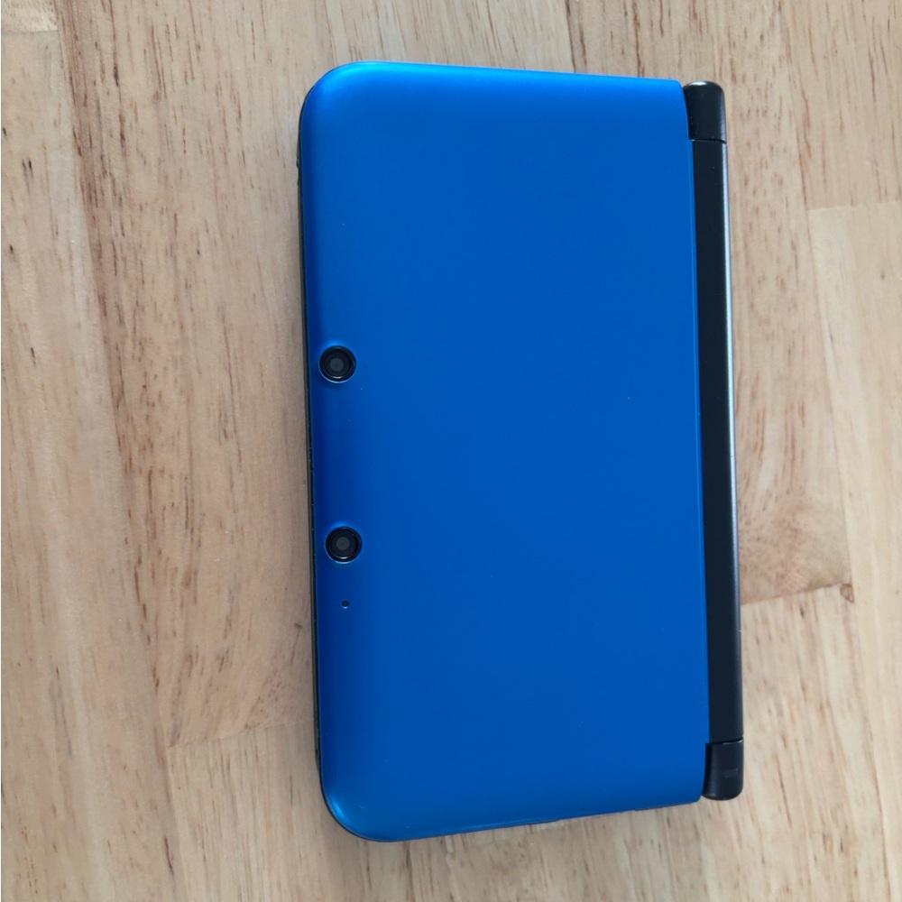 Blue Nintendo 3DS